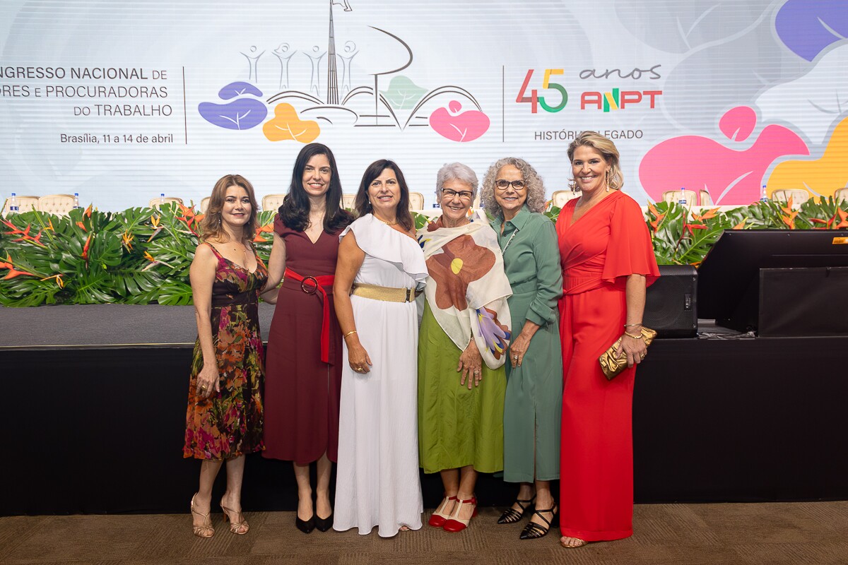 Ana Cristina Desiree, Elisabete Pacheco, Cinara Salesgraeff, Maria Aparecida Gugel, Eliane Araque dos Santos e Doutora Alice Nair