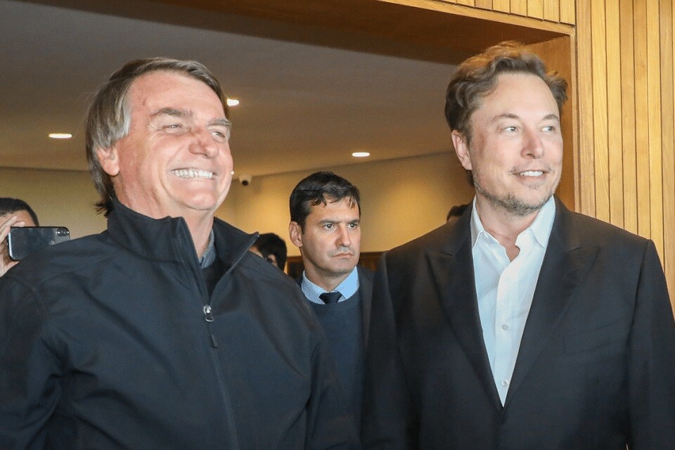 Bolsonaro ao lado de Elon Musk quando os dois se encontraram, em 2022 | Foto: Cleverson Oliveira/ Ministério das Comunicações
