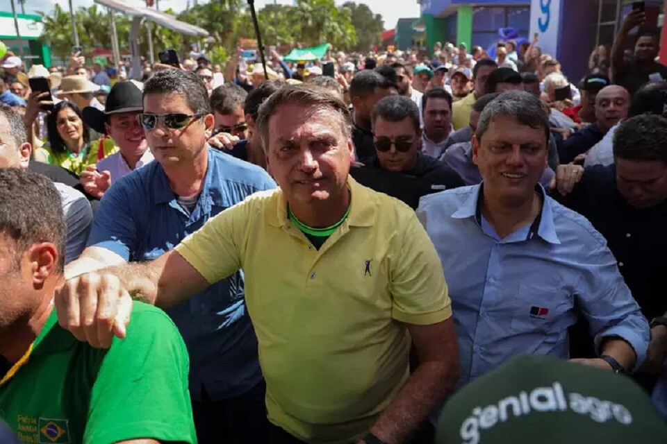 Bolsonaro no AgriShow ao lado do governador paulista Tarcísio de Freitas | Foto: Marcello Zambrana/Agif / Estadão