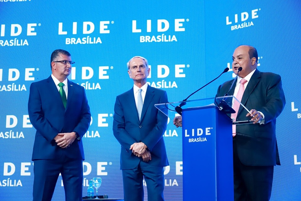 Frederico Candian, diretor-presidente da Neoenergia Brasília; Paulo Octávio e o governador Ibaneis Rocha, durante o almoço-debate do Lide Brasília