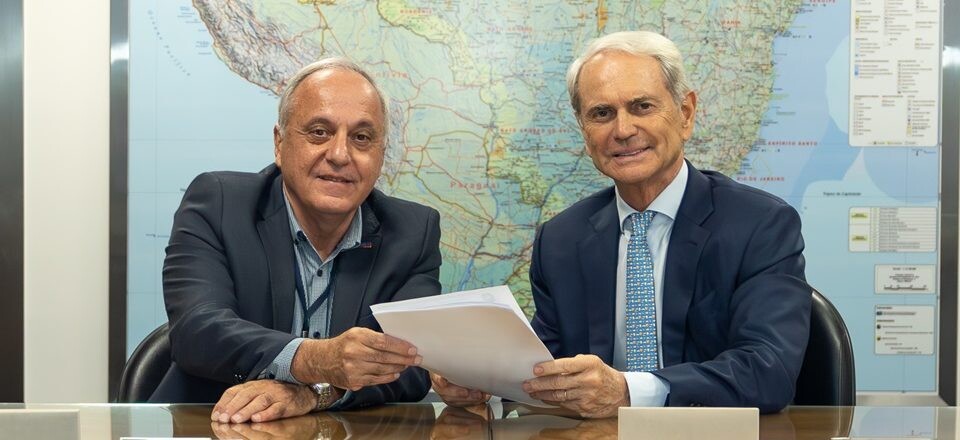 General Stumpf e Paulo Octávio assinaram o contrato para a construção do edifício