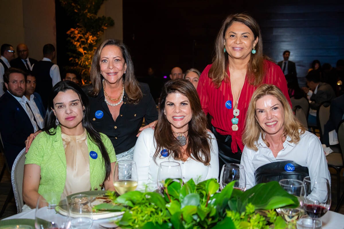 Giselle Ferreira, Sandra Costa, Janine Brito, Sueli Rodrigues e Cláudia Maldonado