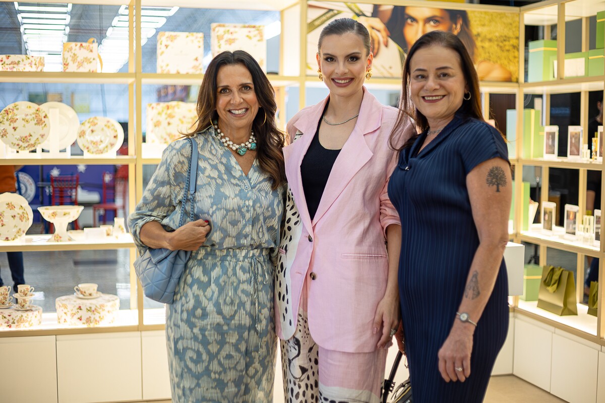 Isaura Lara Resende, Nathalia Pimenta da Veiga e Maria Teresa Lara Resende