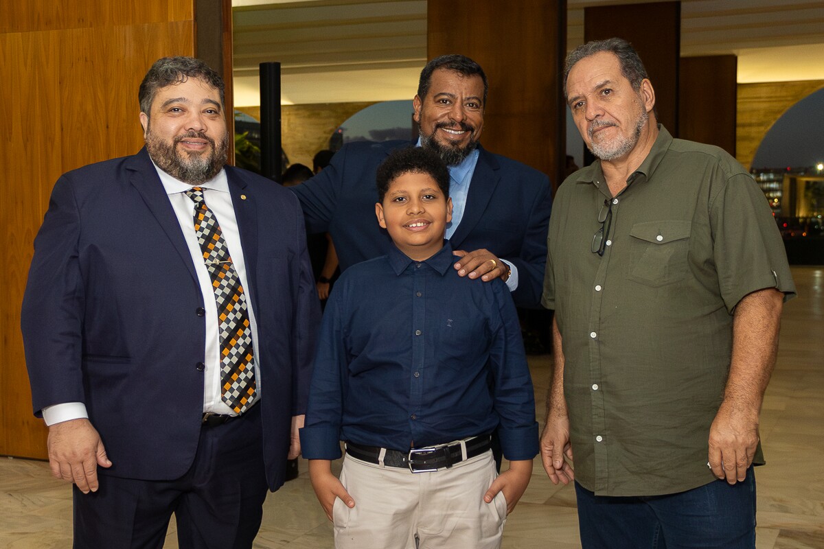 Jardison Bezerra, Harrison Gomes, Edson Santos (vice do memorial Luiz Carlos Perestes) e Theo Gomes (equipe Niemeyer)