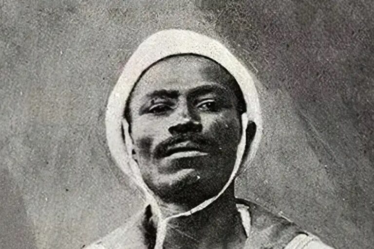 João Cândido liderou a Revolta da Chibata, que aboliu os castigos físicos impostos aos marinheiros