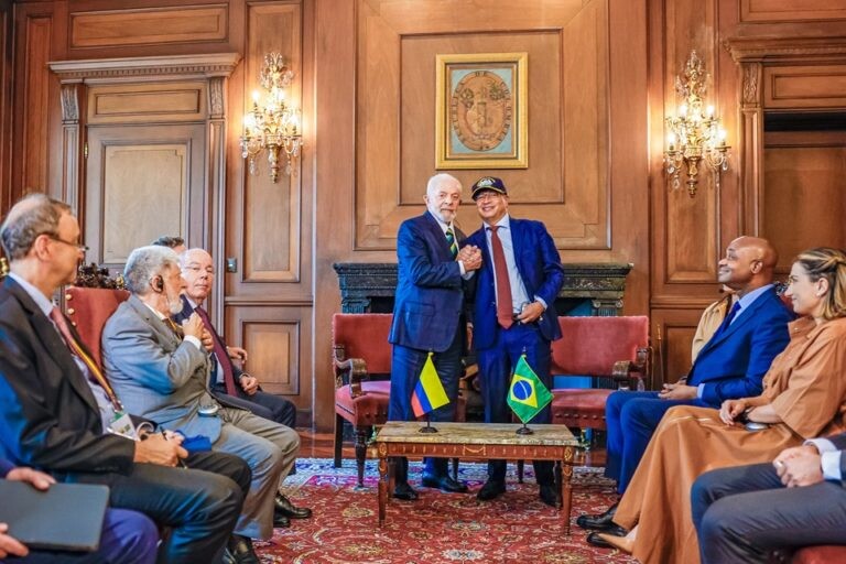 Lula e Gustavo Petro reuniram-se na Casa de Nariño, em Bogotá. 