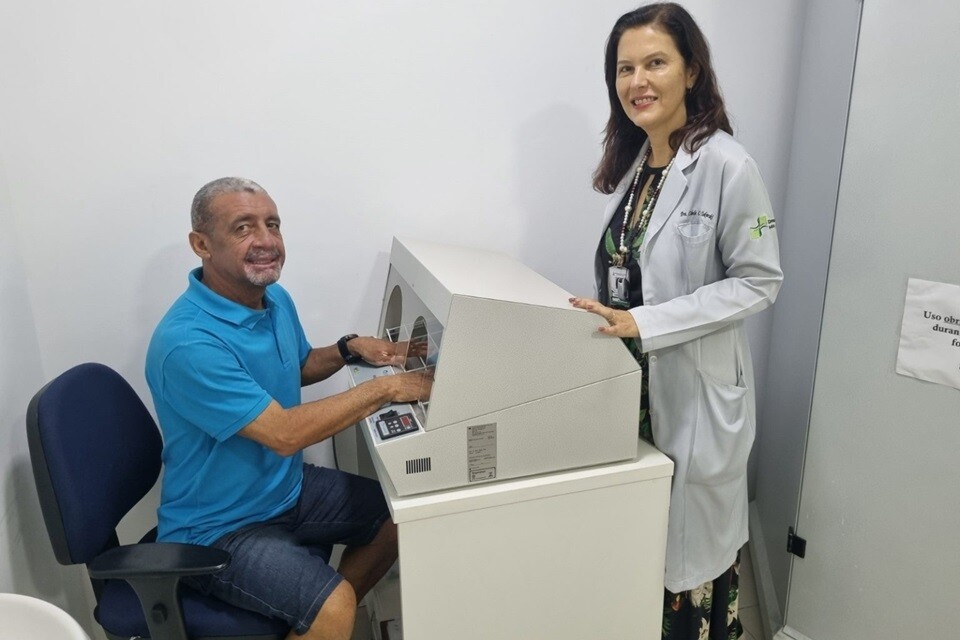 Moacy Andrade faz tratamento do vitiligo com fototerapia, que já rendeu bons resultados