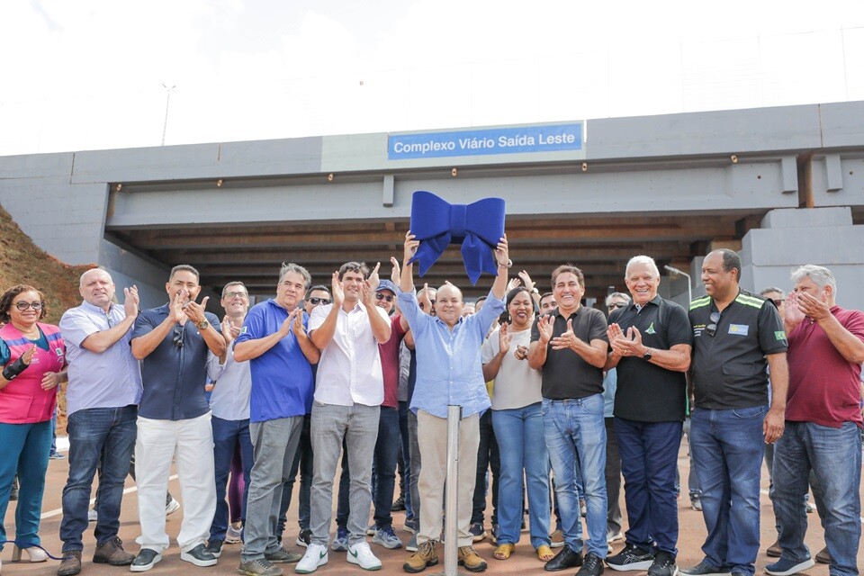 O governador Ibaneis Rocha inaugurou o Viaduto do Itapoã/Paranoá na manha deste sábado (20)