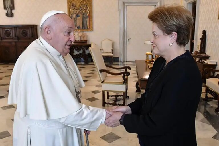 O papa Francisco recebeu Dilma Rousseff, hoje presidente do Banco dos Brics, no Vaticano