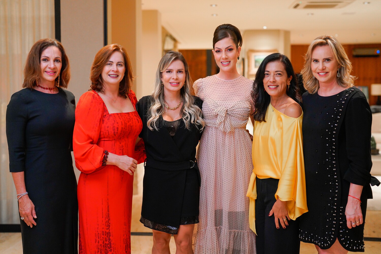 Paula Santana, Rose Rainha, Raquel Santiago, Lara Torres, Silvia Badra e Maria Eduarda Almeida