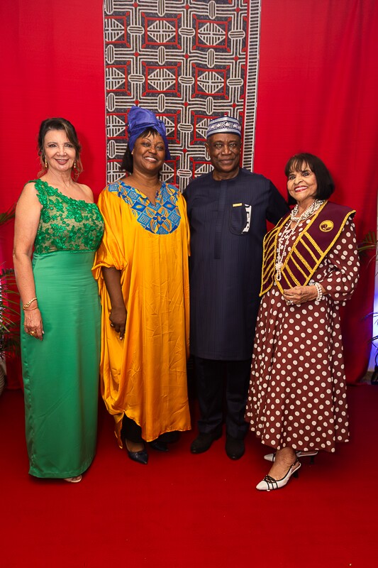 Shirley Pontes, Laura Mbeng, Embaixador do Cameroun no Brasil Martin Mbeng e Maria Alssimar Melo (1)