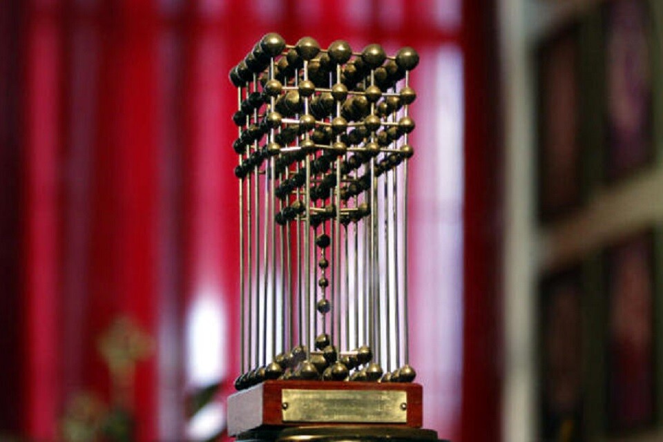 A mítica Taça das Bolinhas, que atualmente está em posse da Caixa Econômica Federal | Foto: Divulgação