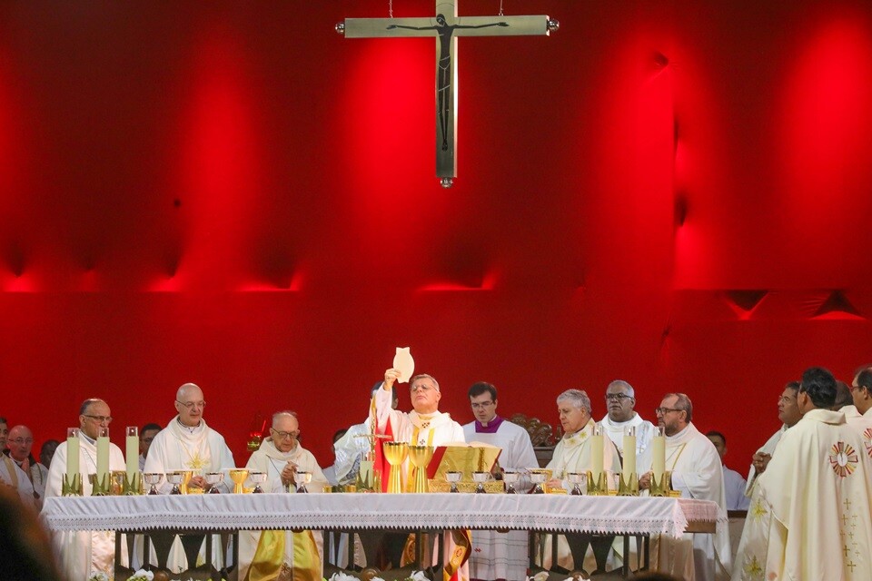A tradicional festa de Corpus Christi da Arquidiocese de Brasília reuniu cerca de 50 mil fiéis na Esplanada dos Ministérios