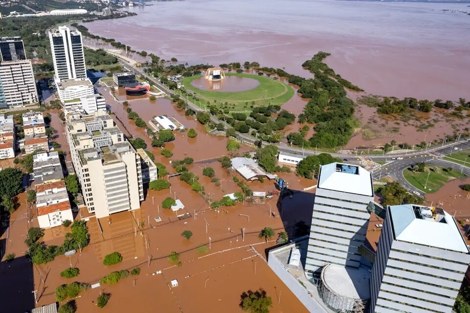 As enchentes atingiram a vida de quase 2 milhões de gaúchos