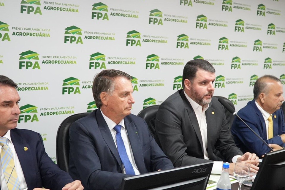 Bolsonaro saiu da reunião com a Frente Parlamentar da Agricultura sem falar sobre sua saúde