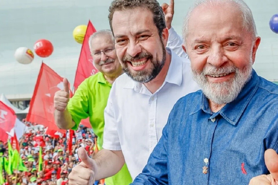 Lula ao lado de Boulos no ato das centrais sindicais que aconteceu em São Paulo | Foto: Divulgação/ PT