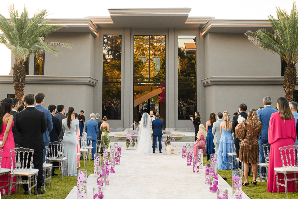 Marcela Czarneski e Christopher Rodopoulos celebram união em cerimônia íntima e luxuosa