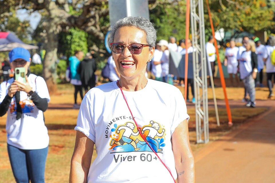 A aposentada Eliene Silva, de 64 anos, elogiou a iniciativa: “Quando você encontra pessoas parecidas contigo, te dá um gás e ânimo para seguir” | Foto: Joel Rodrigues/ Agência Brasília
