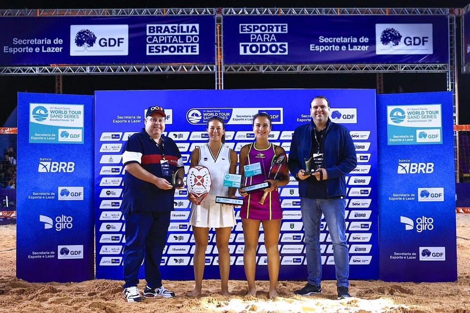 A paranaense Vitória Marchezini e a paulista Sophia Chow venceram a dupla número 1 do ranking feminino | Foto: Marcello Zambrana/ DGW