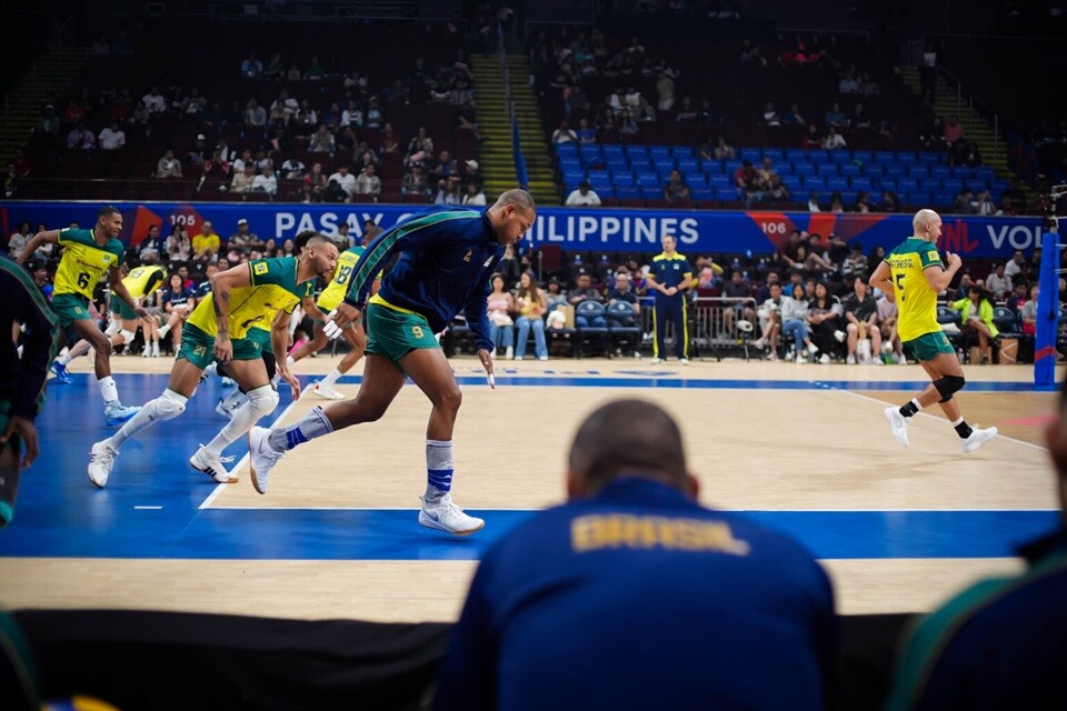 A seleção brasileira masculina enfrenta a França neste domingo, nas Filipinas