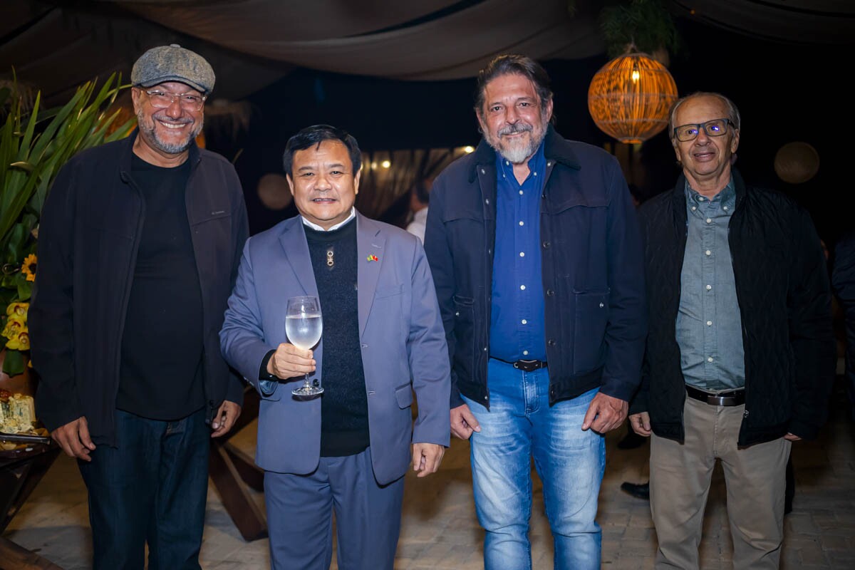 Carlos Magno, Bui Van Nghi, Sérgio Cardoso e Beto Roriz