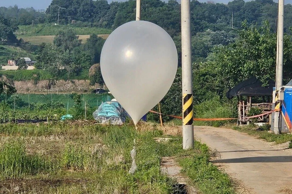 Após o novo ataque com balões carregando detritos que a Coreia do Norte fez, vizinhos ameaçam retaliar com panfletos e pen-drives