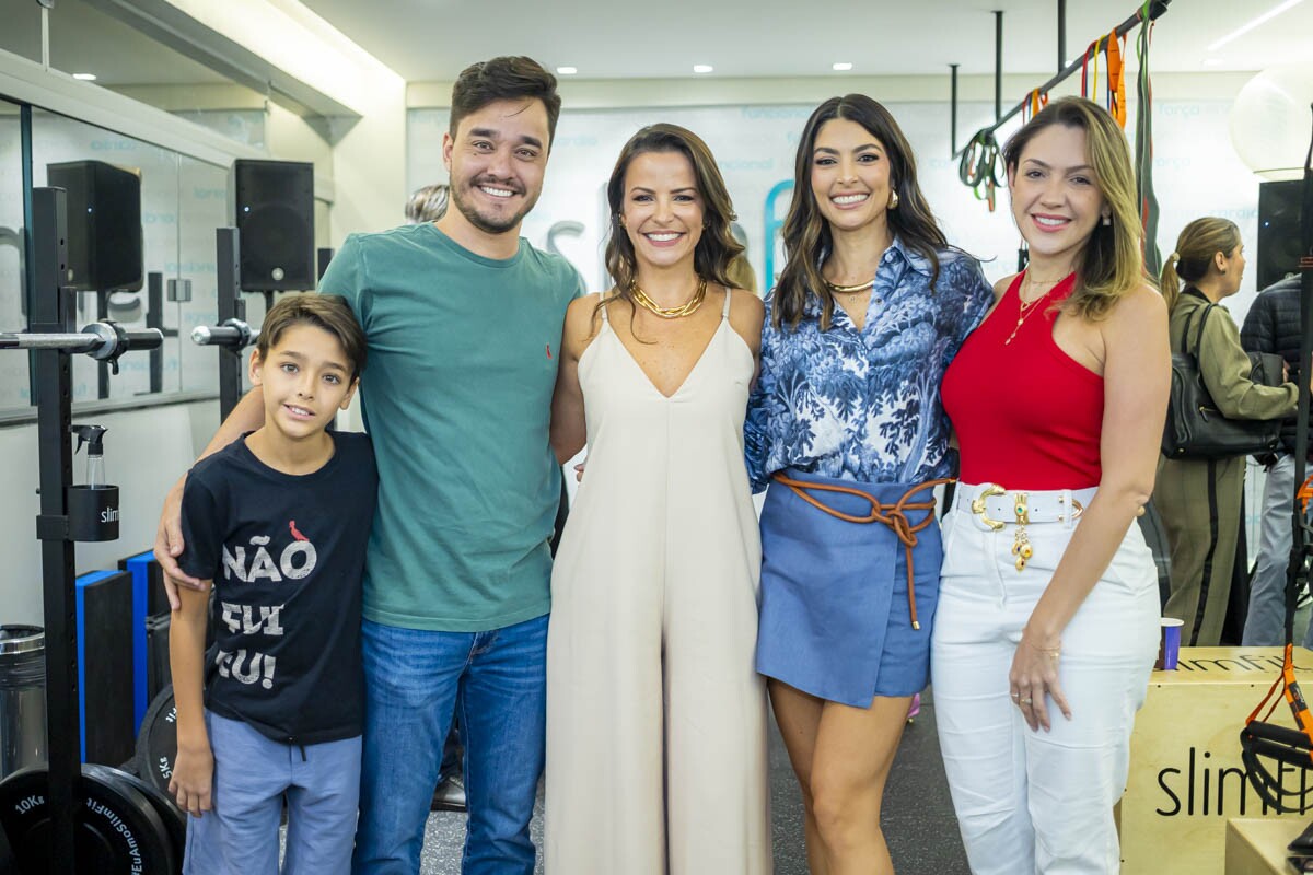 Henrique Fujimoto, Nicolas Fujimoto, Natália Gondim, Tarsila Alves e Bruna Cury