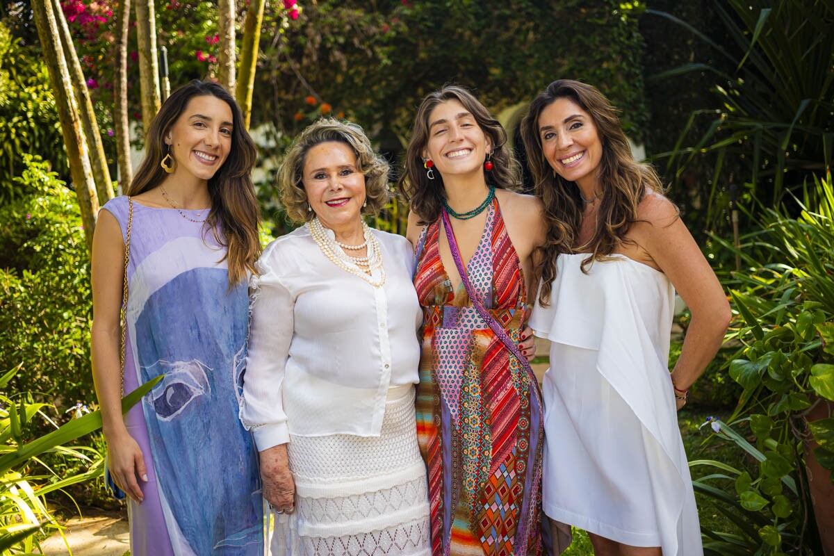 Isadora Craveiro, Elvira Naves, Jordana Naves e Larissa Naves 