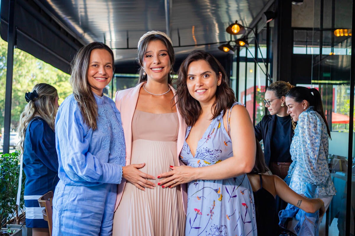 Izadora Amorim, Pri Sanchez e Roberta Cintra