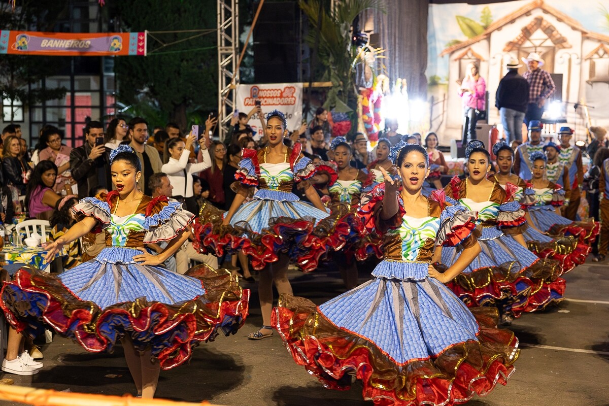 Junina Chinelo de Couro