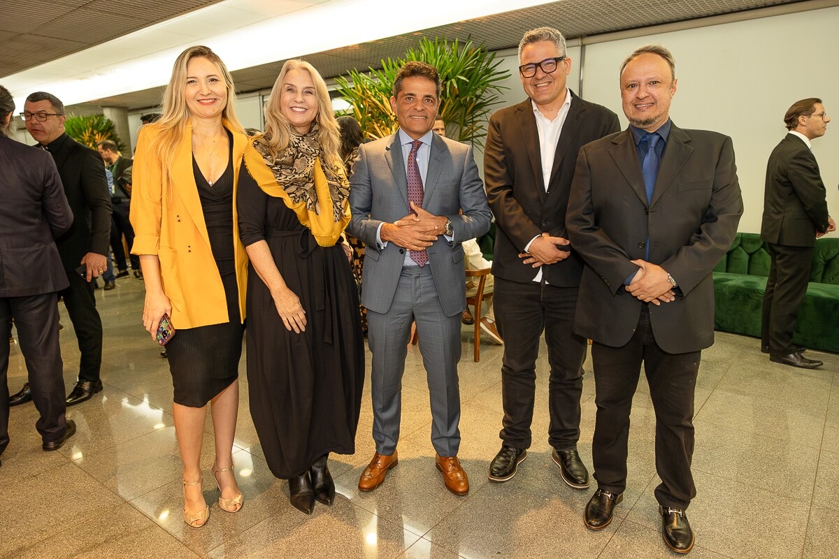 Katia Jorge, Cintia Gontijo, a Alcides Araújo (diretor SESC), Alexandre Bitencurt (diretor da Fecomercio) e Eduardo Pereira (diretor Da Fecomercio)