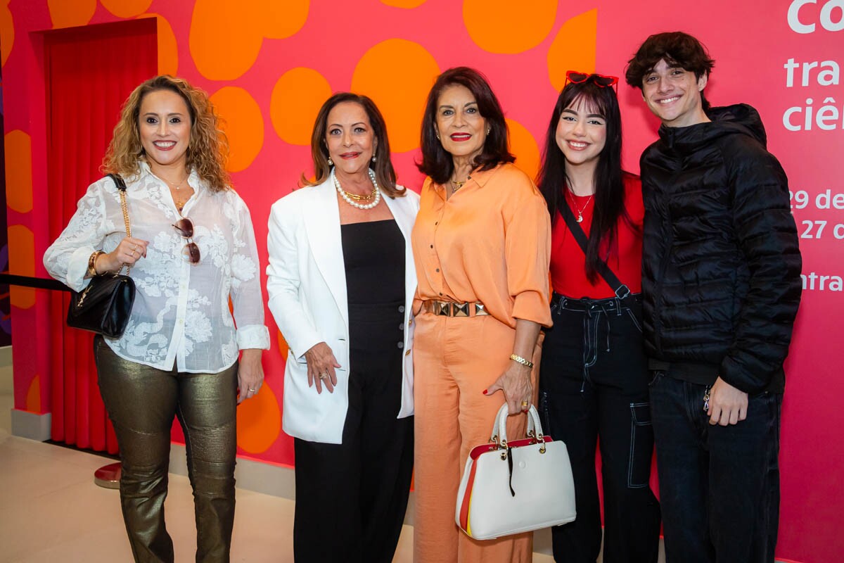 Laura Fernandes, Sandra Costa, Emília Fernandes, Maria Eduarda Albuquerque e João Pedro Fernandes