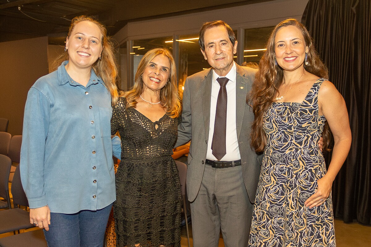 Luíza Kreimeier, Ana Cristina Alvarenga, Silas Brasileiro e Nhayara Vieira Alves