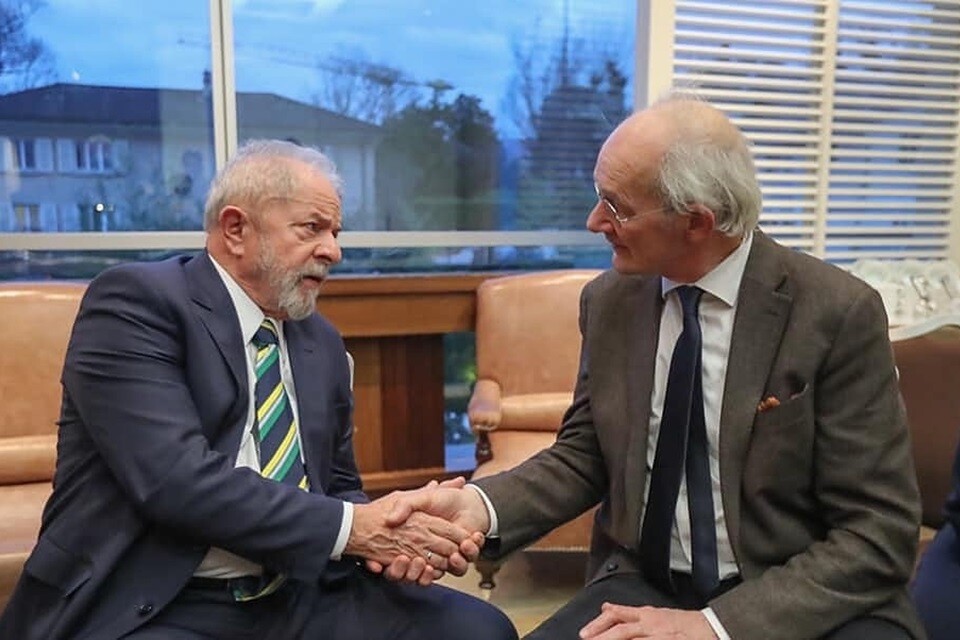Lula e John Shipton, pai de Julian Assange, em encontro ocorrido em 2020