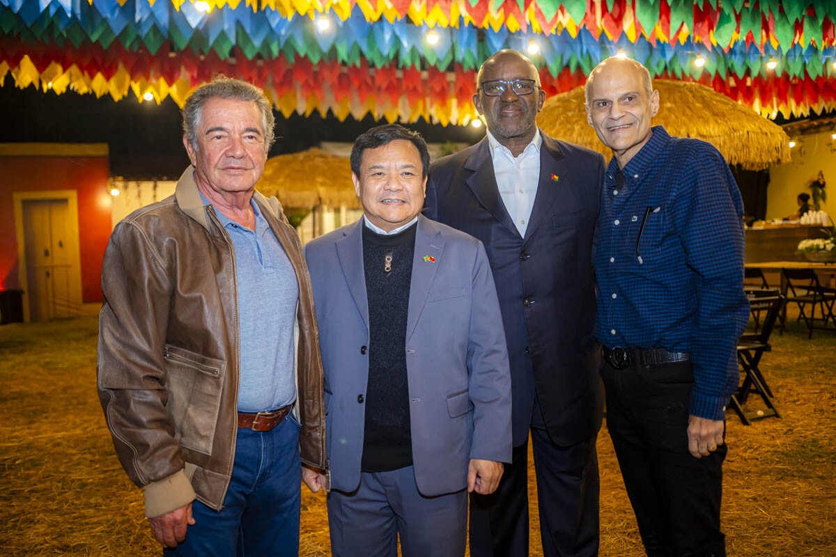 Marco Aurélio Mello, Bui Van Nghi, Antônio José Mendes e Paco Britto