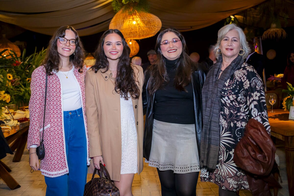 Mariana Lourenço, Maria Carolina Lourenço, Maria Luiza Lourenço e Carla Vendramin