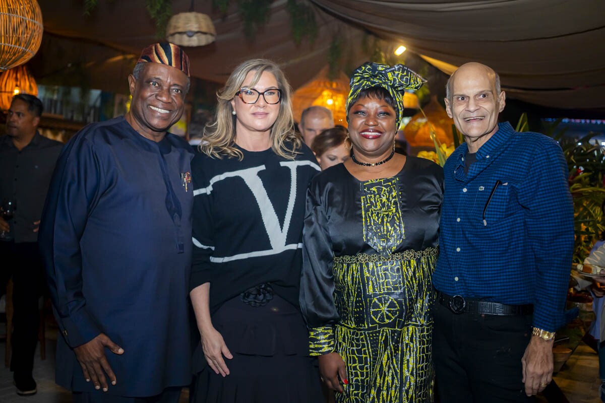 Martin A. Mberng, Ana Paula Hoff, Laura Mbeng e Paco Britto