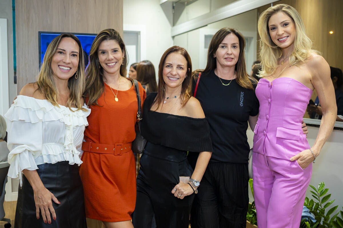 Mirella Accioly, Amanda Soares, Maria Alice Ribeiro, Cláudia Pohl e Jéssica Sá