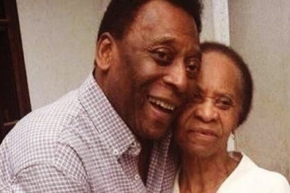 Pelé sempre teve uma boa relação com a mãe e deixava isso claro nas redes sociais | Foto: Reprodução/ Instagram