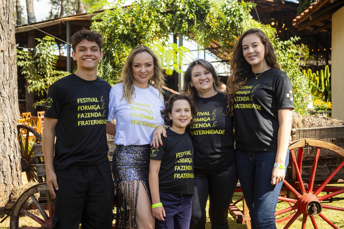 Yan Bezerra, Camila Formiga, Antônio Tomaz, Silvanete Formiga e Carla Cristina