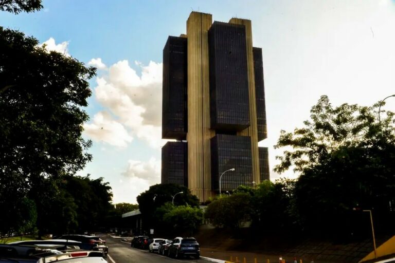 O Sistema de Valores a Receber (SVR), ferramenta do Banco Central, mostra recursos deixados por clientes em contas bancárias, consórcios ou outras instituições