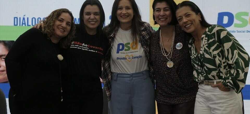 A delegada Ângela Maria dos Santos, a secretária Giselle Ferreira, a presidente do PSD Mulher-DF, Deborah Carvalhido, a empresária Beatriz Guimarães e a psicanalista e conselheira da GPS Foundation, Silvia Badra, participaram do encontro.