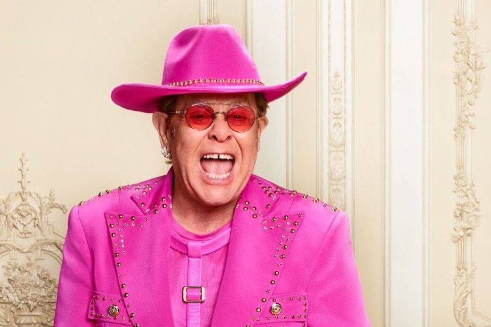 Leilão de Elton John tem peças Gucci e Versace