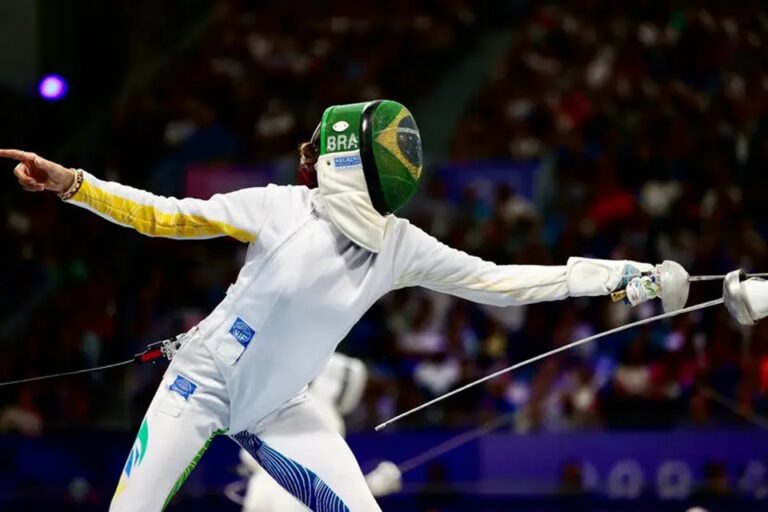 A esgrimista Nathalie Moellhausen foi derrotada na estreia da competição de espada dos Jogos Olímpicos