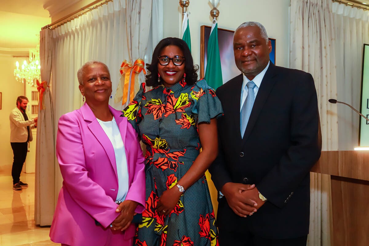 Cheryll Greene, Julie-Pascale Moudoute-Bell e H. E. Gerard P. W. Greene