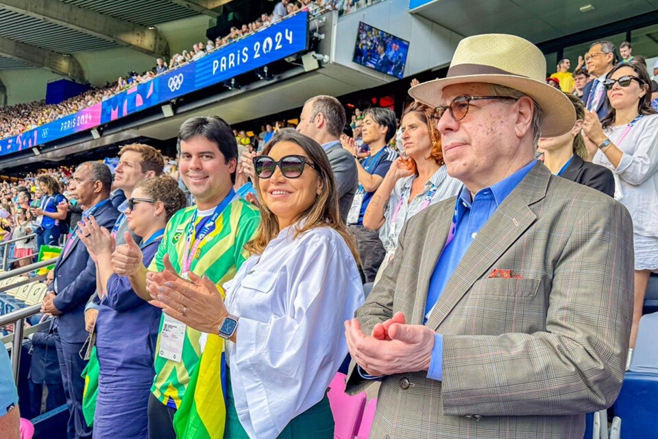 Janja foi ao jogo do Brasil acompanhada pelo ministro dos Esportes, André Fufuca, e pelo embaixador do Brasil na França, Ricardo Neiva Tavares
