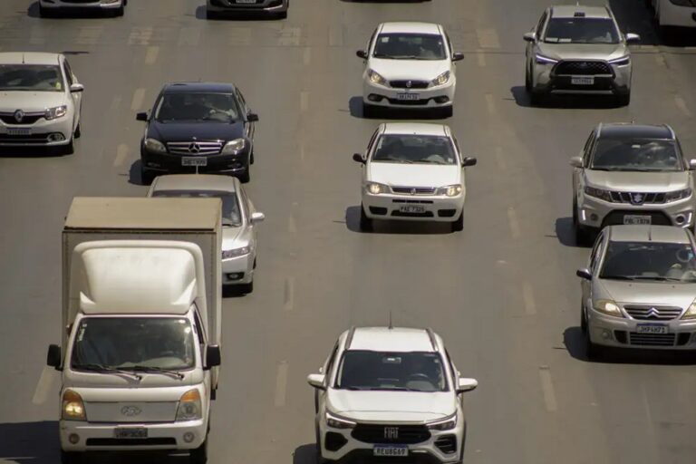 Mais de 25 milhões de motoristas só podem dirigir usando óculos ou lentes de grau | Foto: Joédson Alves/ Agência Brasil