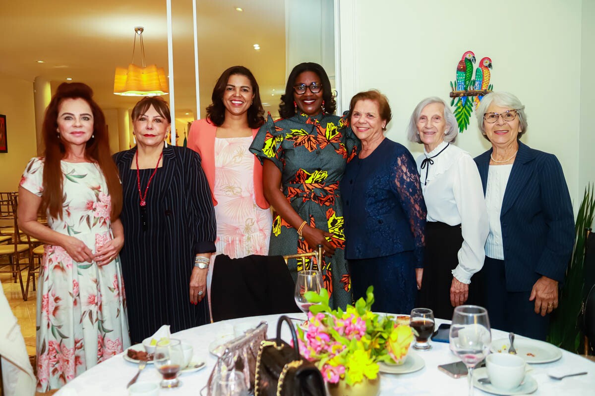 Marta Lígia, Edna Batista, Tathny Monteiro, Julie-Pascale Moudoute-Bel, Carminha Antoni, Gertrudes Mathias e Marli Viana