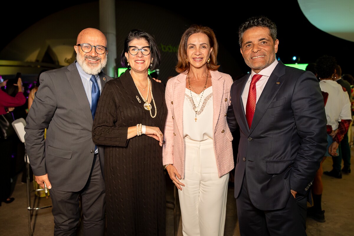 Paulo, Beatriz Guimarães, Paula Santana e Valcides Araújo
