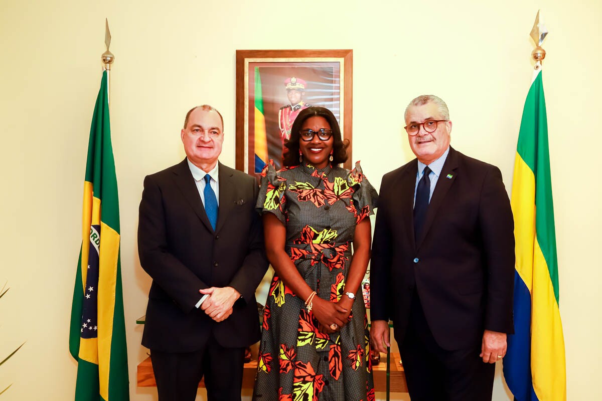 Pedro Moreirae Julie-Pascale Moudoute-Bell e Jacques Michel Moudoute-Bel